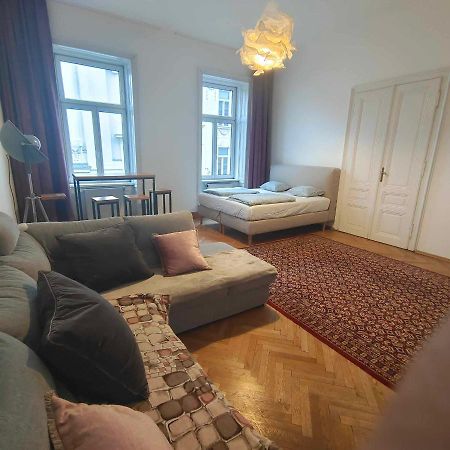 Large 4 Room Apartment In The Center Of ウィーン エクステリア 写真
