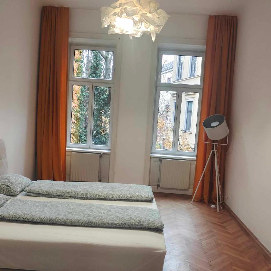 Large 4 Room Apartment In The Center Of ウィーン エクステリア 写真