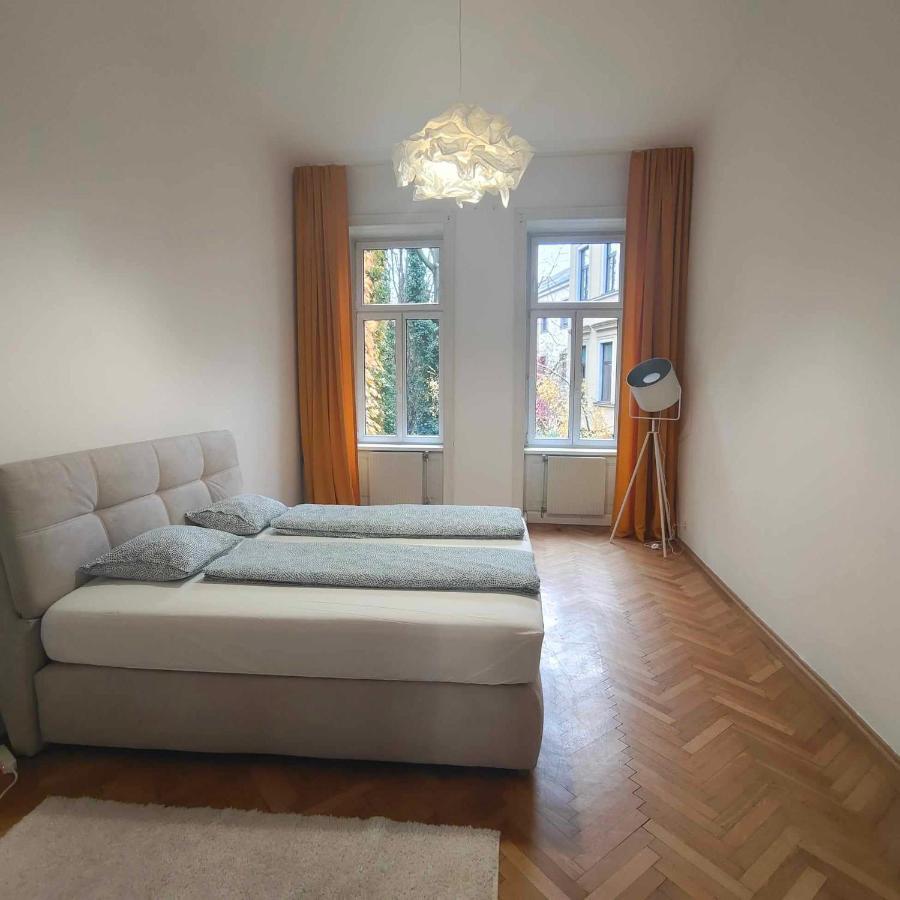 Large 4 Room Apartment In The Center Of ウィーン エクステリア 写真