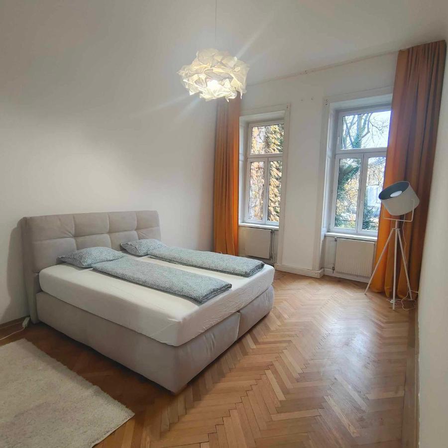 Large 4 Room Apartment In The Center Of ウィーン エクステリア 写真