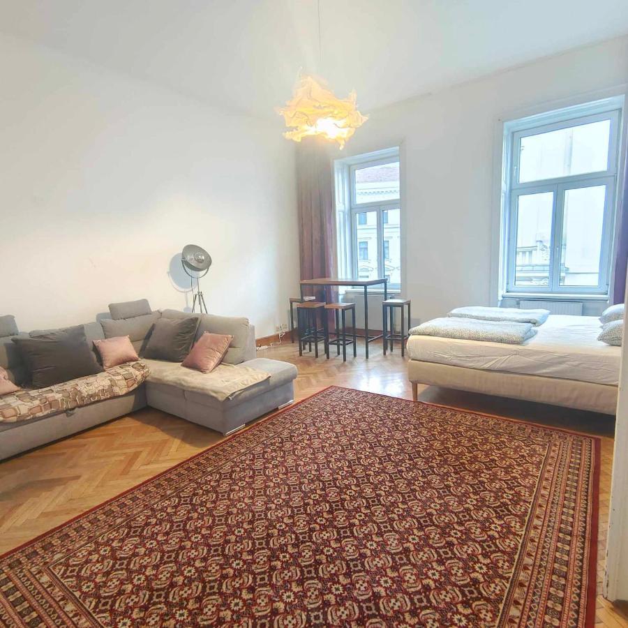 Large 4 Room Apartment In The Center Of ウィーン エクステリア 写真