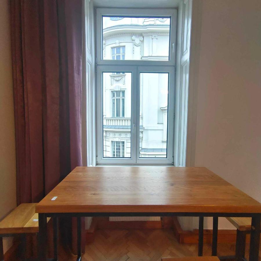 Large 4 Room Apartment In The Center Of ウィーン エクステリア 写真