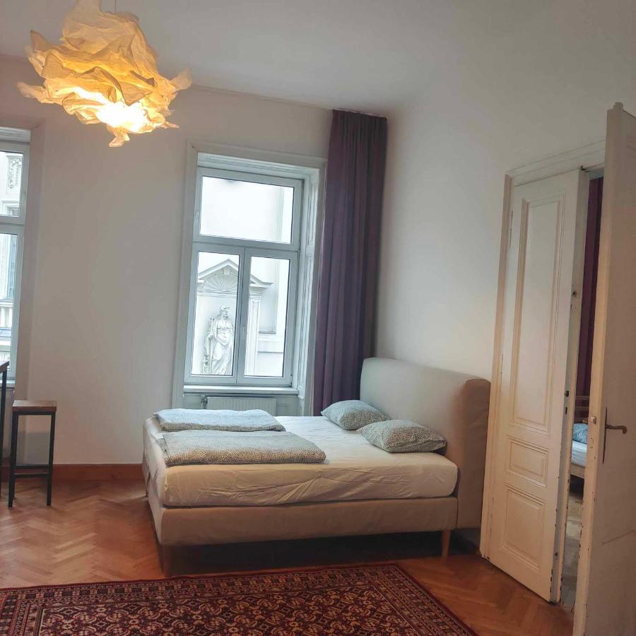 Large 4 Room Apartment In The Center Of ウィーン エクステリア 写真